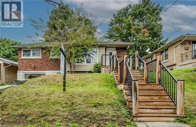 214 Clark Ave in Kitchener, ON - Building Photo - Building Photo