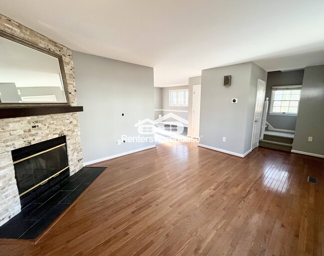 6466 Woodland Forest Dr in Elkridge, MD - Foto de edificio - Building Photo