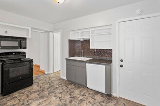211 E Lincoln Ave in Oshkosh, WI - Building Photo - Building Photo