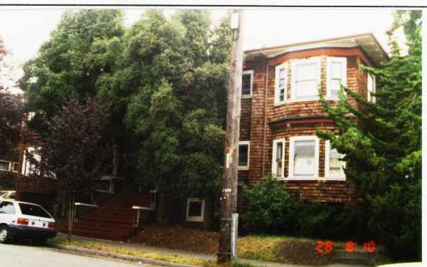 2931-2937 Hillegass Ave in Berkeley, CA - Foto de edificio - Building Photo