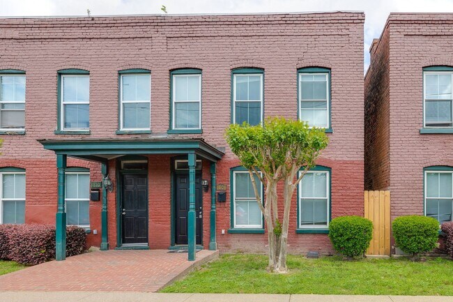property at 1826 Parkwood Ave