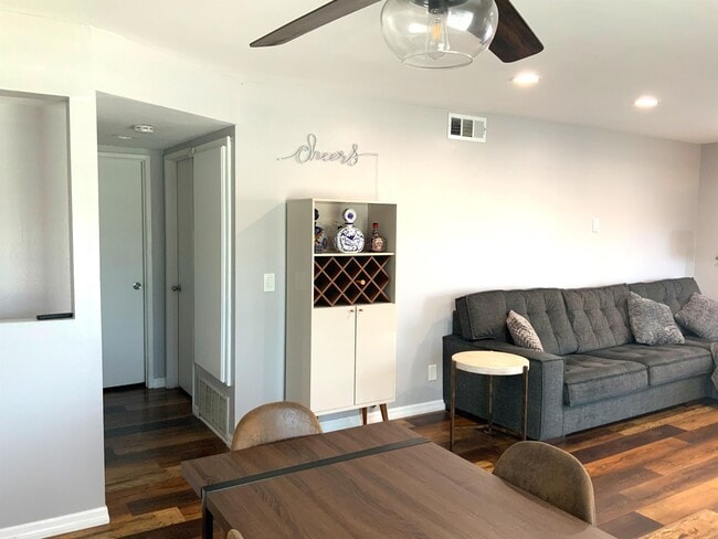 955 E 3rd St in Long Beach, CA - Building Photo - Building Photo