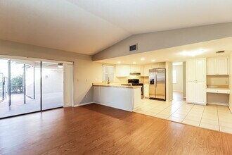 3610 Fairway Forest Dr in Palm Harbor, FL - Foto de edificio - Building Photo