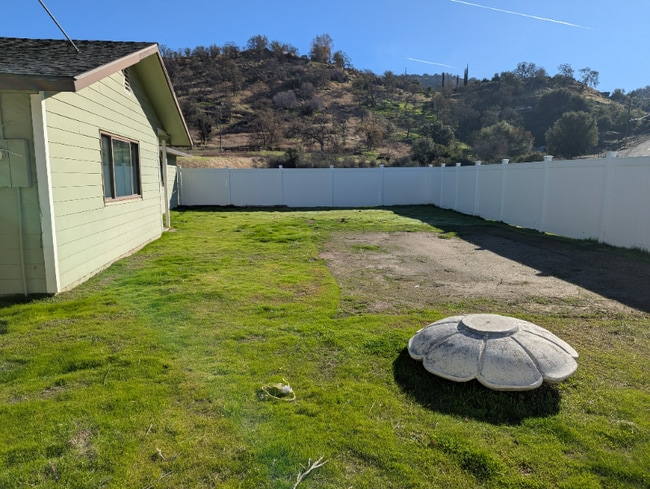 38560 Squaw Valley Rd in Yokuts Valley, CA - Building Photo - Building Photo