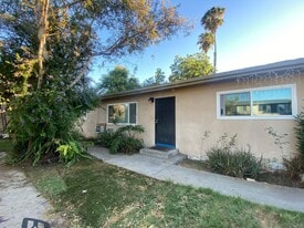 253 N Cedar St in Escondido, CA - Building Photo