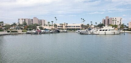 7420 Bay Island Dr S in South Pasadena, FL - Building Photo - Building Photo