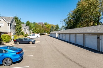 Lenox Village Condominiums in Fairlawn, OH - Building Photo - Building Photo