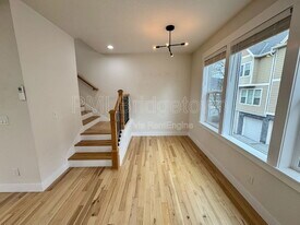 8804 N Edison St in Portland, OR - Building Photo