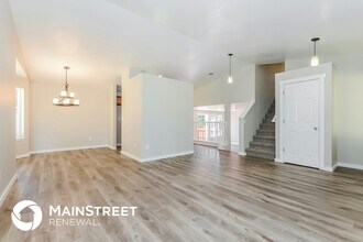 12615 216th Ave Ct E in Sumner, WA - Foto de edificio - Building Photo