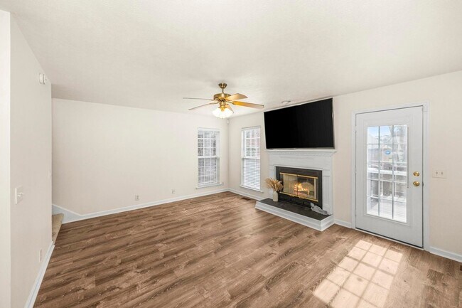 7028 Sugarplum Rd in Nashville, TN - Foto de edificio - Building Photo