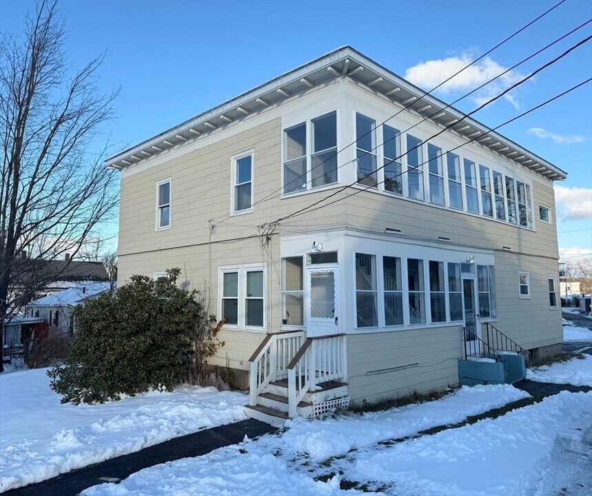 262 Oak Hill Rd in Fitchburg, MA - Building Photo