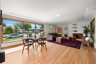 4329 NE 70th Ave in Portland, OR - Building Photo - Building Photo