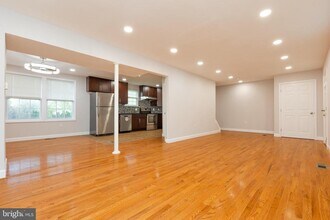 9004 Roundleaf Way in Gaithersburg, MD - Building Photo - Building Photo