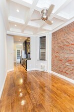 321 E 10th St, Unit 1E in New York, NY - Foto de edificio - Building Photo