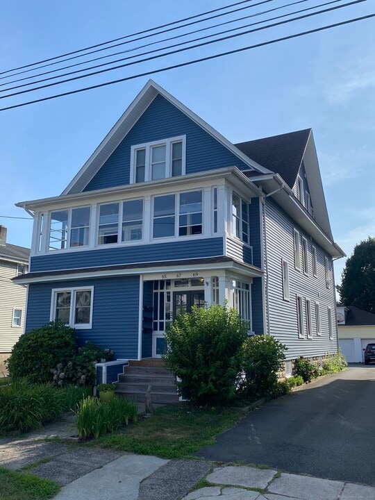 65 Scofield Ave in Bridgeport, CT - Building Photo