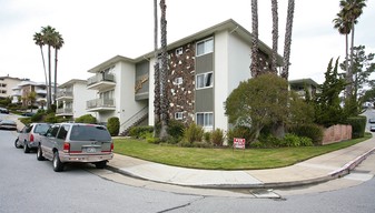 1300 Palos Verdes Dr Apartments