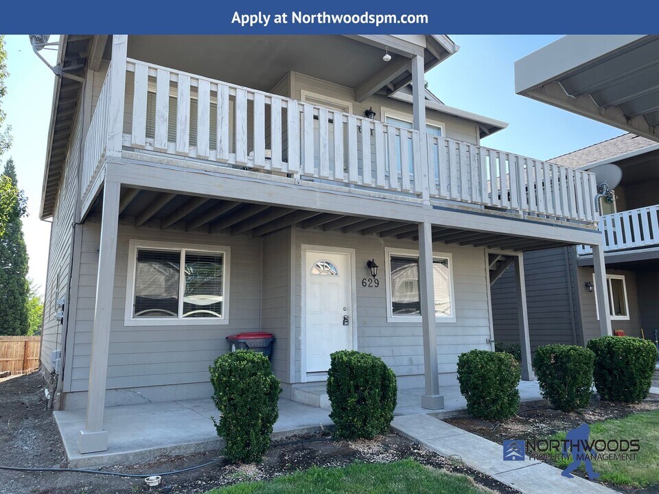 629 Valley Heart Ln in Central Point, OR - Building Photo