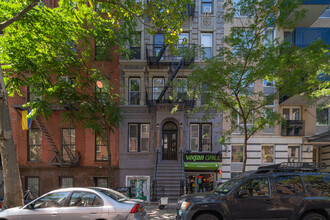 Saint Marks Place in New York, NY - Foto de edificio - Building Photo