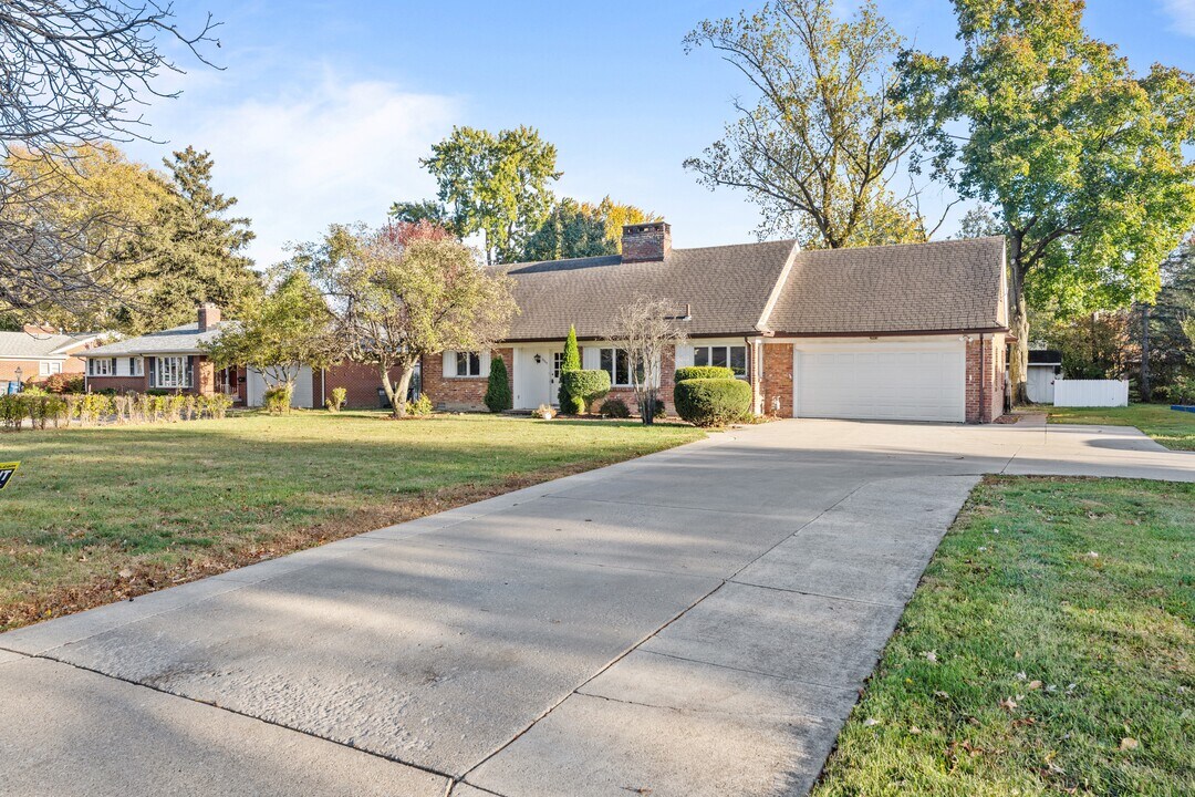 3735 Heatherdowns Blvd in Toledo, OH - Building Photo