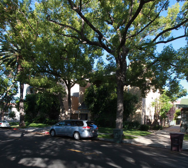 1135 Allen Ave in Glendale, CA - Foto de edificio - Building Photo