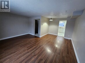 215 Trudeau Dr in Sarnia, ON - Building Photo - Building Photo