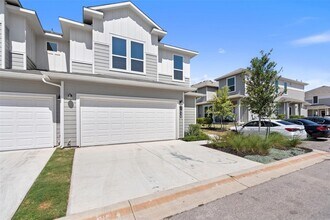 1518 Roseburg Dr in Austin, TX - Foto de edificio - Building Photo