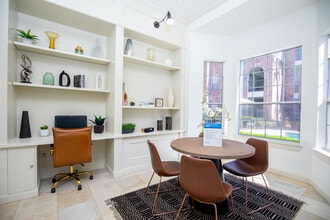 Whitney at the Heights in Houston, TX - Foto de edificio - Building Photo