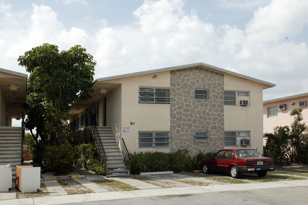 An Vio Apartments in Hialeah, FL - Building Photo