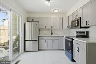 28 Melwood Ct in Sicklerville, NJ - Building Photo