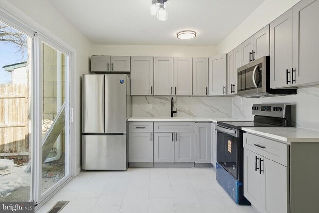 property at 28 Melwood Ct