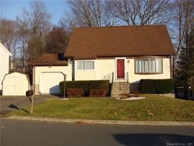 30 Thistle Down Ln in Naugatuck, CT - Building Photo