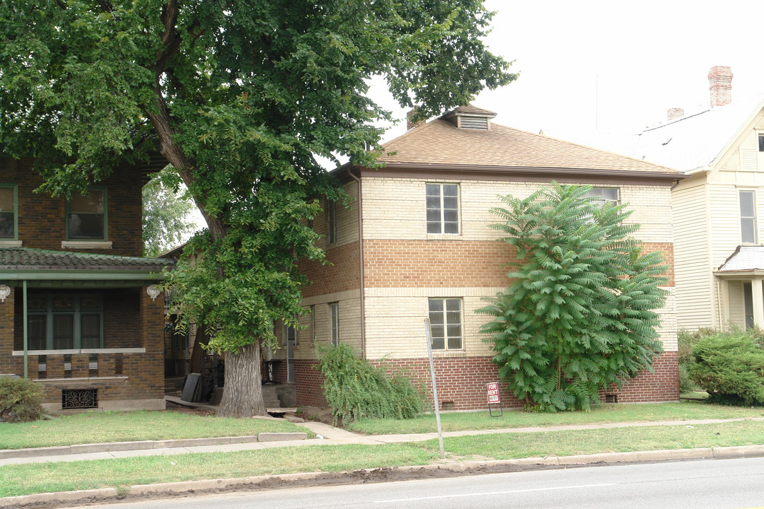 913 N Broadway St in Wichita, KS - Foto de edificio