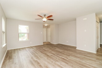 2233 Sims Dr in Fort Worth, TX - Building Photo - Building Photo