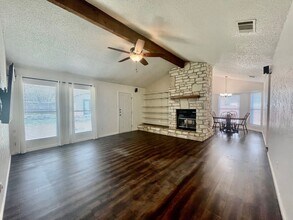 2004 Lisa Ln in San Marcos, TX - Building Photo - Building Photo