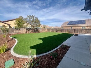 15510 Carparzo Dr in Bakersfield, CA - Building Photo - Building Photo