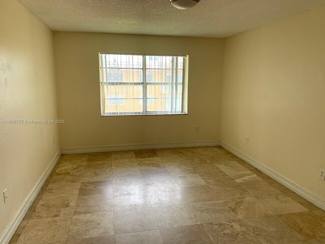 505 NW 177th St in Miami Gardens, FL - Building Photo - Building Photo