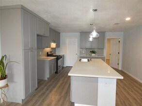 8215 Canyon St in Houston, TX - Building Photo - Building Photo