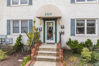 1519 Constitution Ave NE in Washington, DC - Foto de edificio - Building Photo