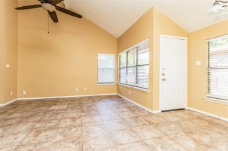 923 Boxwood Dr in Lewisville, TX - Building Photo - Building Photo