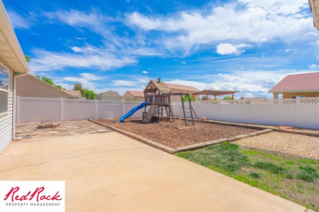 3539 Windmill Dr in Santa Clara, UT - Building Photo - Building Photo