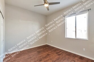 561 E Via Puente De La Lluvia in Sahuarita, AZ - Foto de edificio - Building Photo