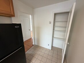 1355 Weaver St, Unit 2 in Philadelphia, PA - Foto de edificio - Building Photo