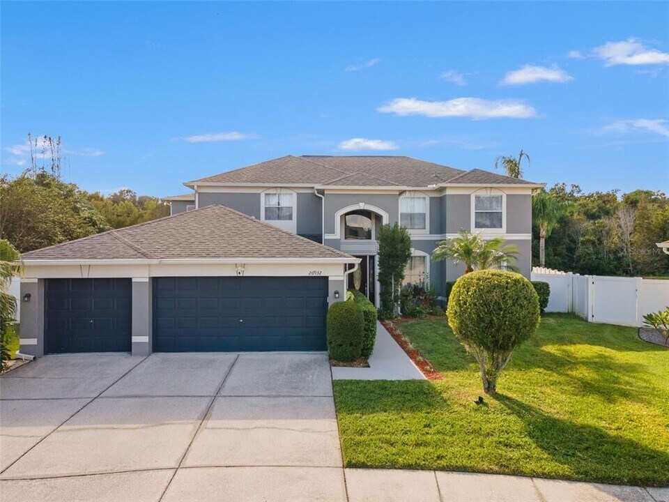 26932 Sea Breeze Way in Wesley Chapel, FL - Building Photo