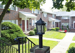 Willow Gardens in Teaneck, NJ - Foto de edificio - Building Photo