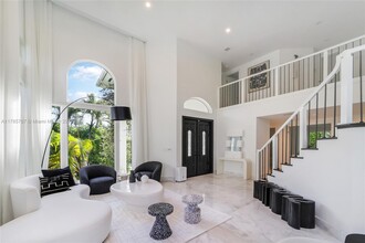 1316 N Venetian Way in Miami Beach, FL - Building Photo - Building Photo