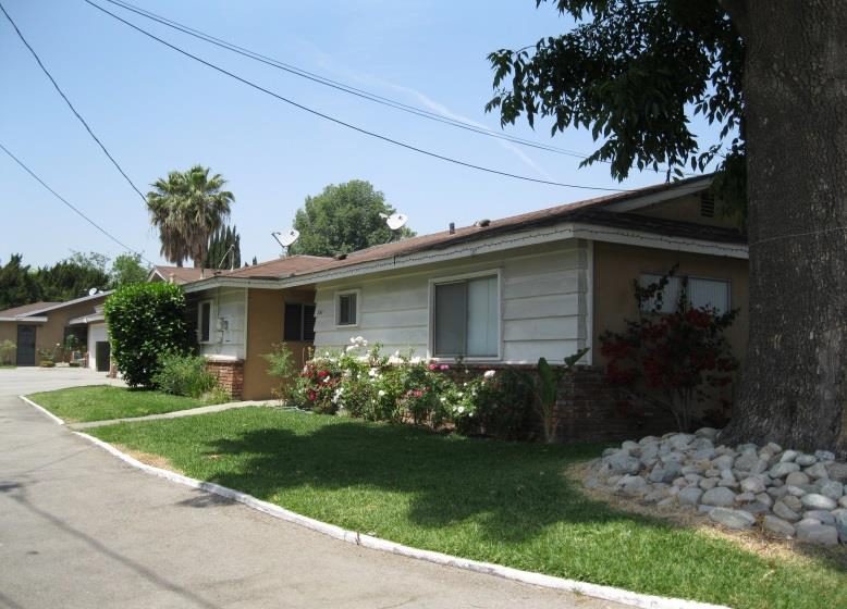 2041-2051 S Myrtle Ave in Monrovia, CA - Foto de edificio