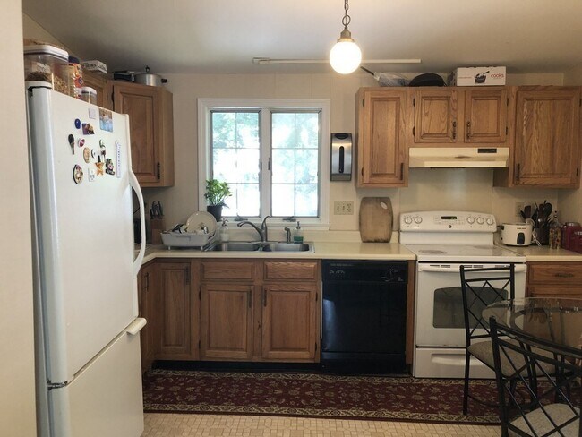 4 Lincoln Pl in Natick, MA - Building Photo - Building Photo