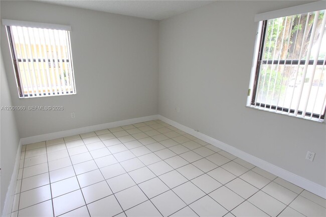 650 NW 114th Ave in Miami, FL - Building Photo - Building Photo