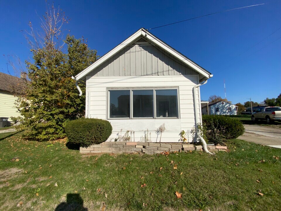 15 E Voorhees St in Danville, IL - Building Photo