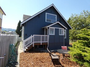 319 W 6th St in Port Angeles, WA - Building Photo - Building Photo